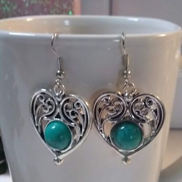 Southwest Style Filigree Heart Shaped Earrings - Picture 1 of 3